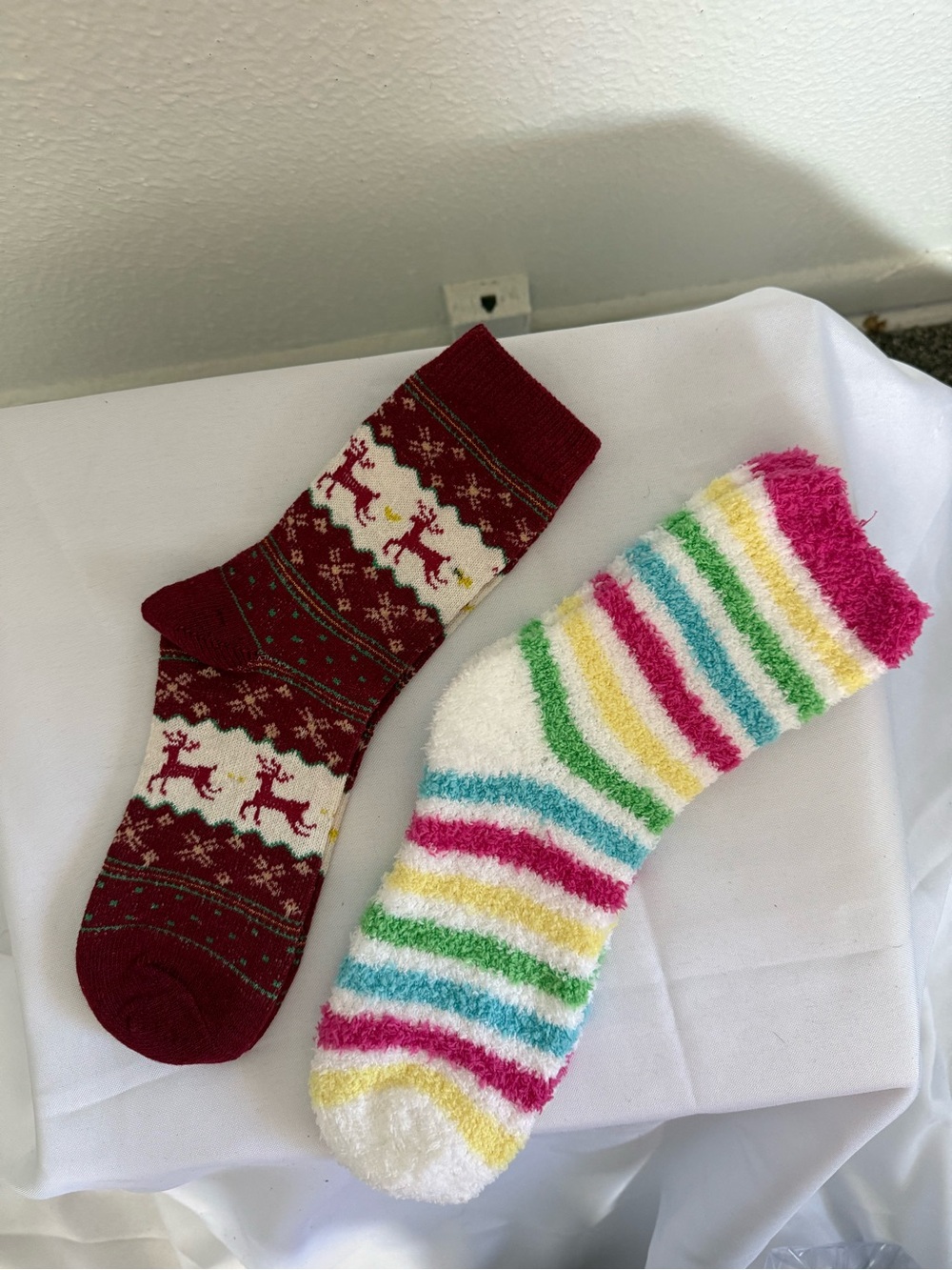 Cozy Holiday & Stripe Fuzzy Sock Set - White, Red